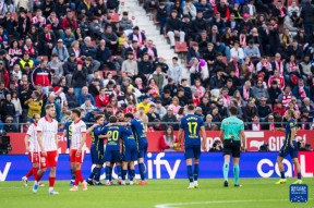 开云体育在线-包含热那亚守住主场，马德里竞技队众志成城的词条