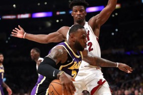 开云体育登录-东部决赛谁将晋级总决赛？球迷猜测热火之战如何()