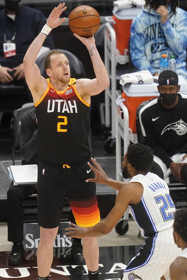 开云体育入口-爵士队队员  第1张