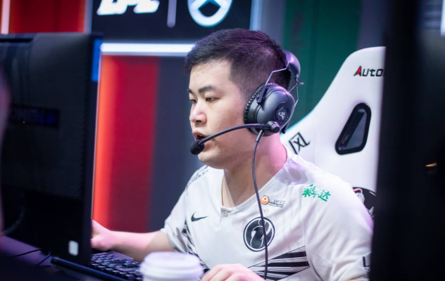 开云体育官网-谢菲联主场大败，教练组需为失利负责()  第2张