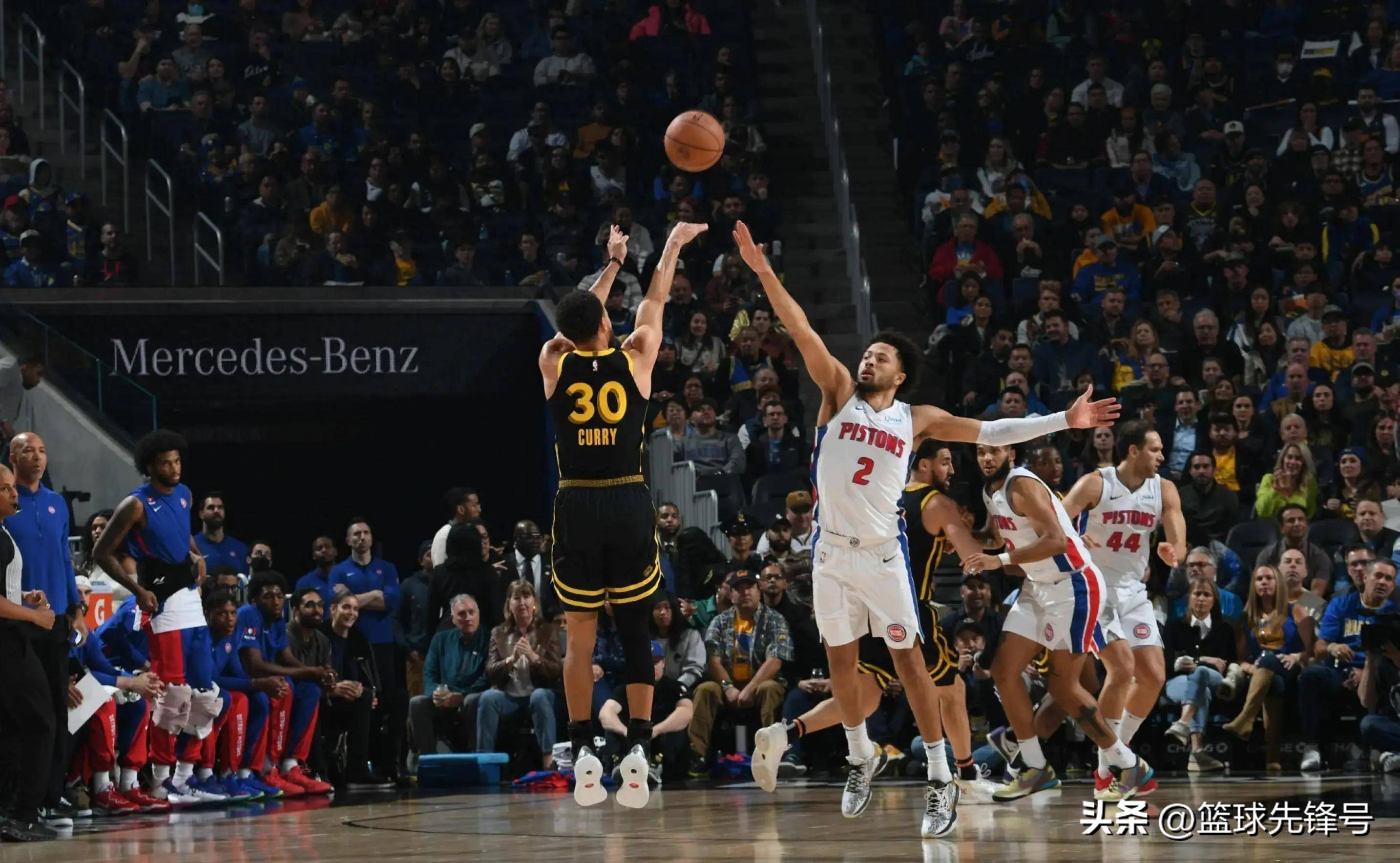 开云体育sports-火箭主场大胜活塞，主场保持稳定()  第2张