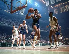 开云app-勇士后卫砍下三双，带领球队取得胜利()  第1张