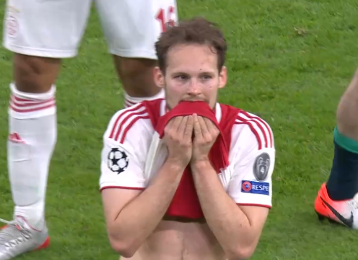 kaiyun sports-阿贾克斯客场逆转，晋级前景堪忧()  第2张