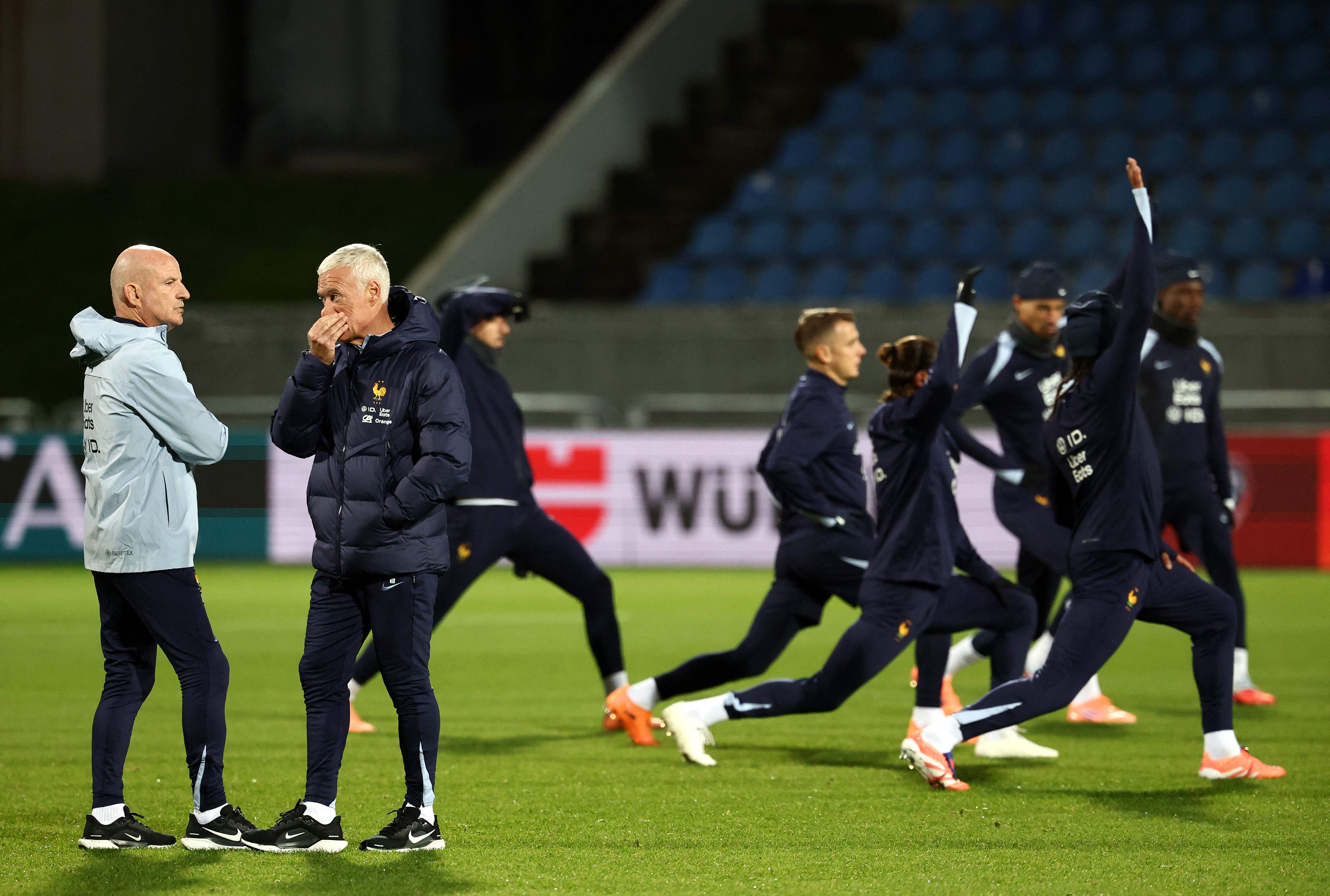 法国队对阵阿尔巴尼亚队，欧洲预选赛厮杀()  第1张