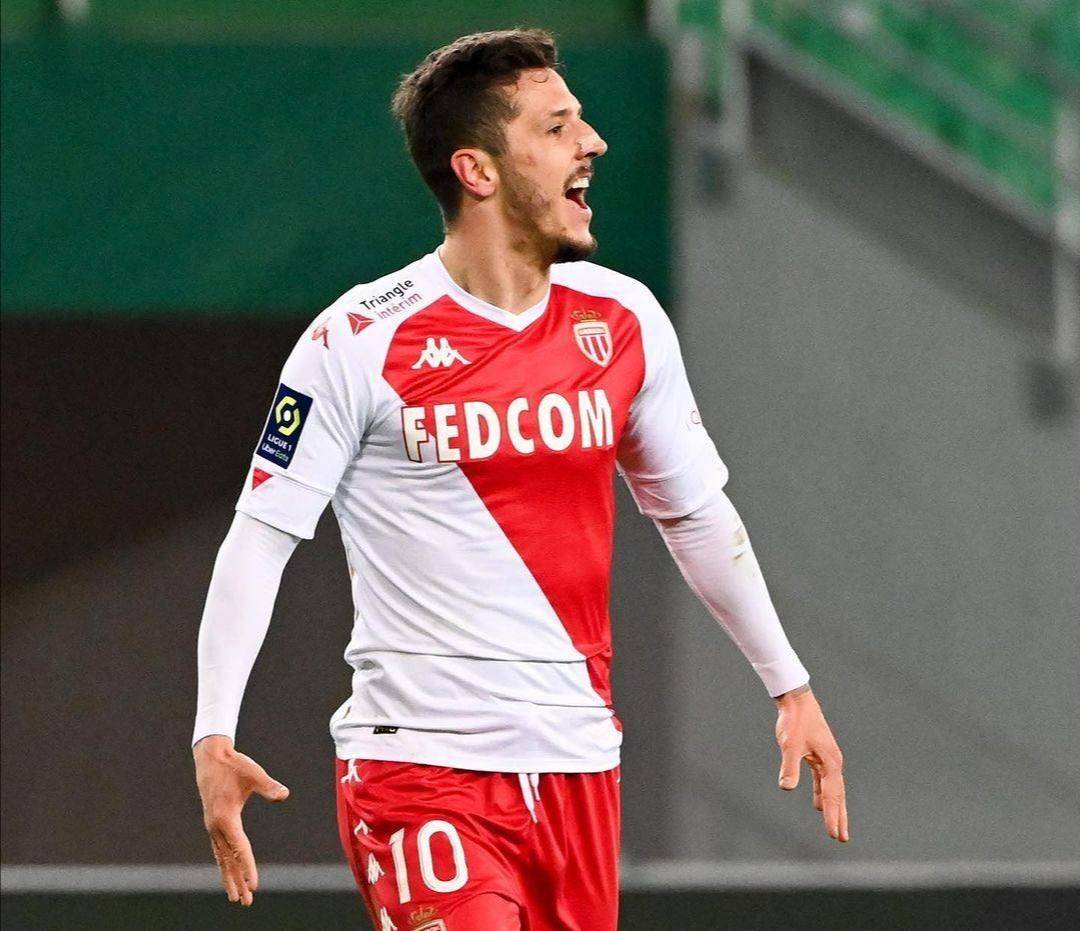 kaiyun-里尔趁机登顶法甲积分榜，冲击联赛冠军席位()  第2张