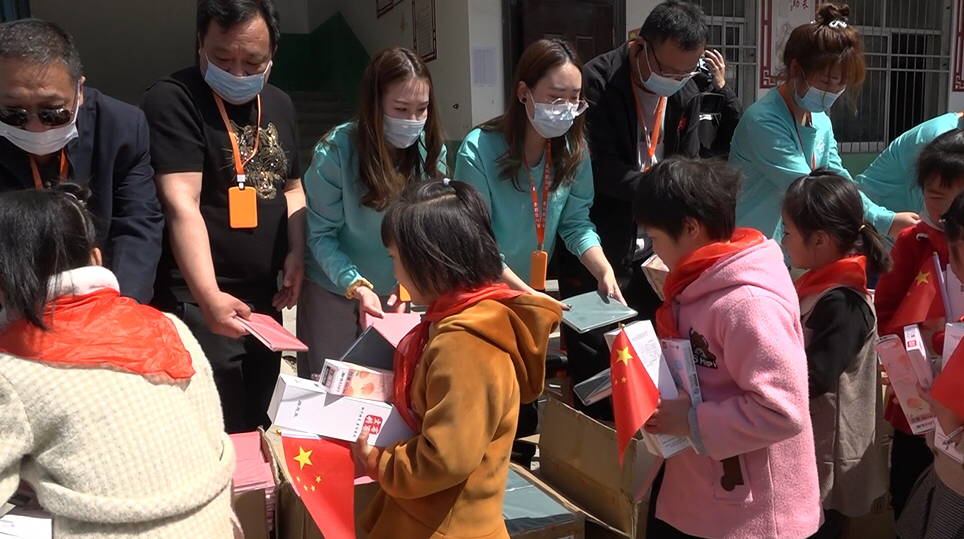 开云体育在线-NBA球员赴贫困地区支教，助力教育事业()  第1张