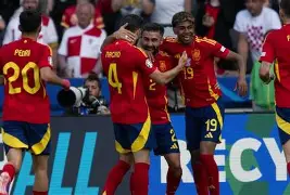 kaiyun app-西班牙队迎战瑞典，冲击欧洲联赛决赛()  第2张